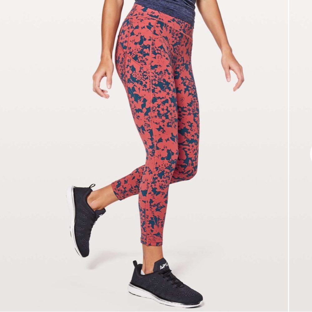 Lululemon Final Lap Crop 6 Euc - image 2